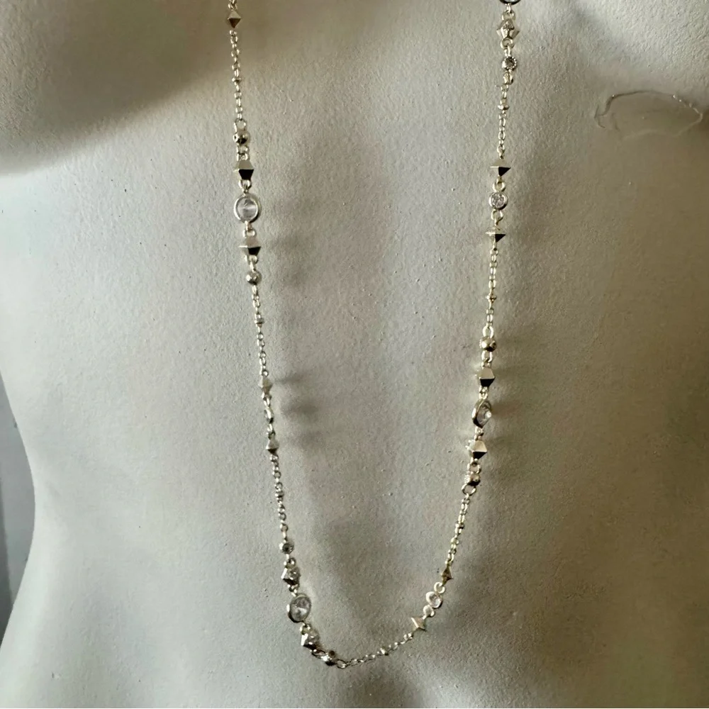 Kendra Scott - Winifred Necklace in crystal and gold finish - Picture 7 of 8